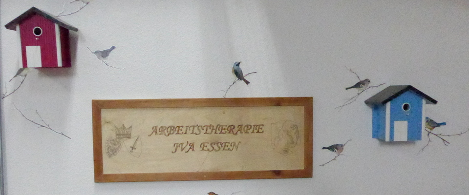 Ein Schild auf dem "Arbeitstherapie" steht
