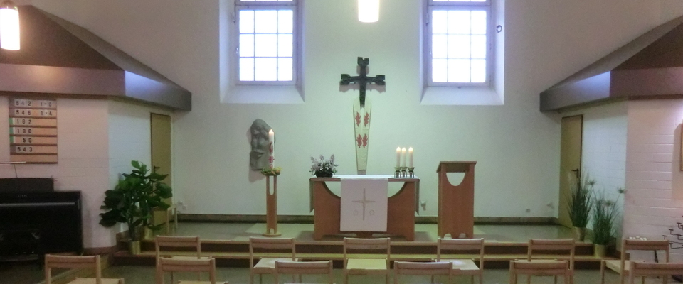 Blick in die Kapelle und auf den Altar der JVA Essen